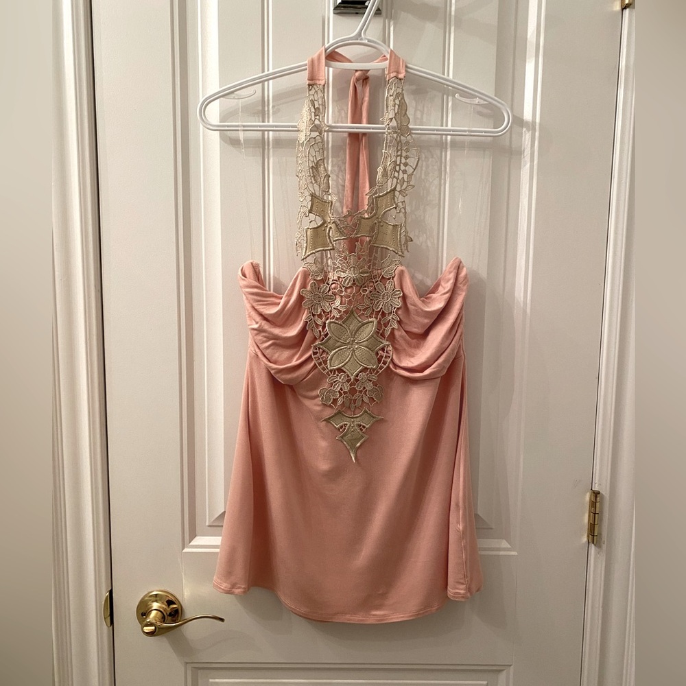 NWOT VENUS SIZE LARGE CROCHETED LACE FRONT HALTER TOP IN PINK AND CREAM